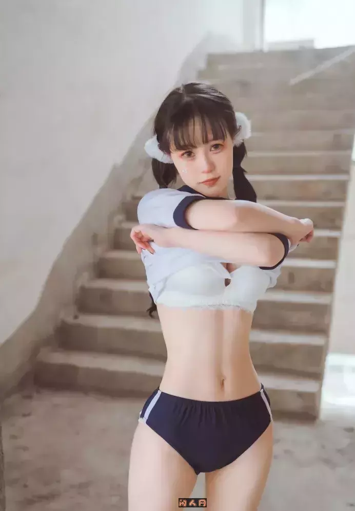 动漫博主@晕崽Zz-甜美颜值女生性感写真套图合集 美图合集 第1张