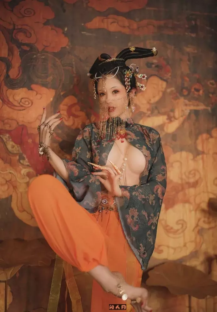 动漫博主@钛合金大粑粑(钛合金TiTi)颜值女神性感COS写真作品合集 美图合集 第3张