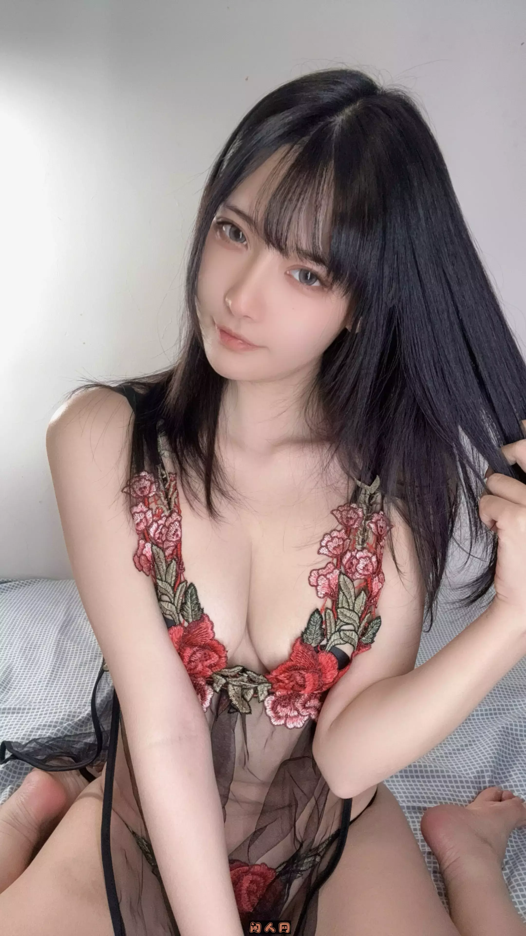 动漫博主@糖果果candy黑胶兔兔户外校服COS写真合集 11.1G 美图合集 第4张